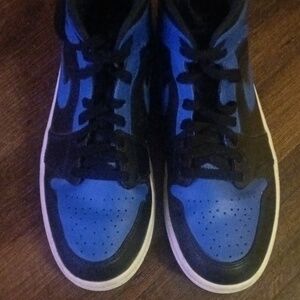 Jordan 1 Mid GS ‘Black Hyper Royal’ women's size 8.5